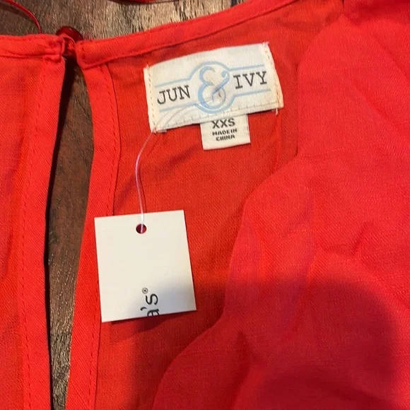 🌸 NWT Jun & Ivy romper. Cute scalloped v neck with tie. - Picture 5 of 8